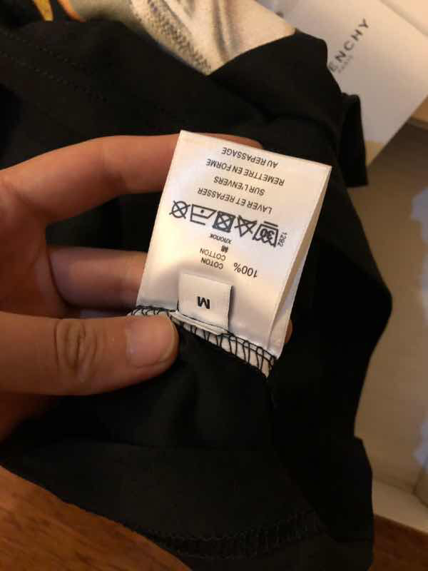 等多数大牌服饰超低折扣,于是下单,收到货物后,明显粗制滥造,水洗标