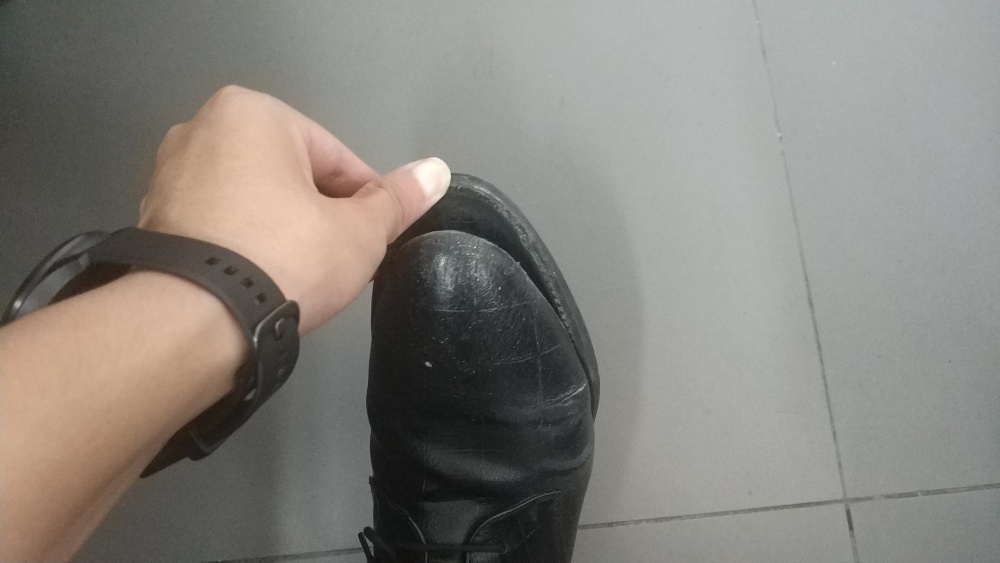 京东自营的稻草人品牌其皮鞋两个月就脱底京东与其商家概不负责