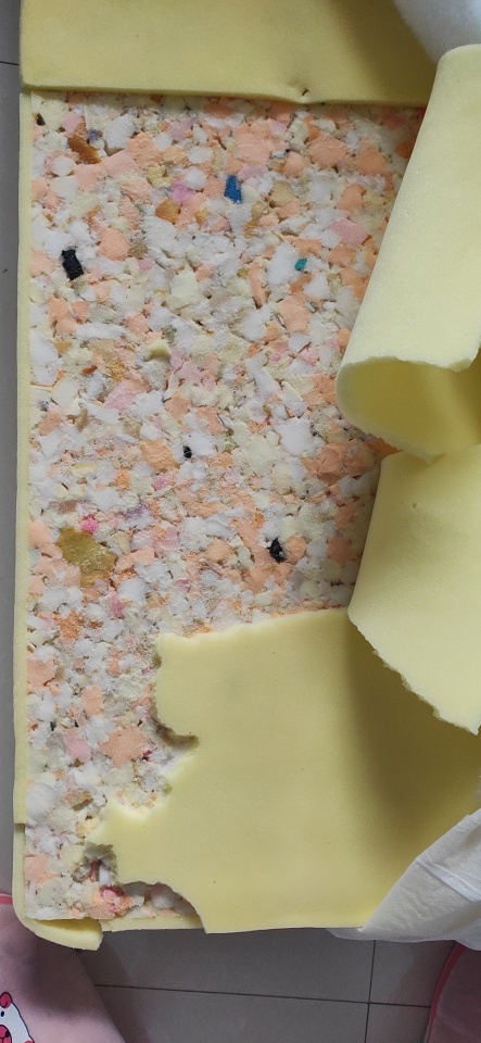 红星美凯龙购买的沙发床打开全是劣质再生棉