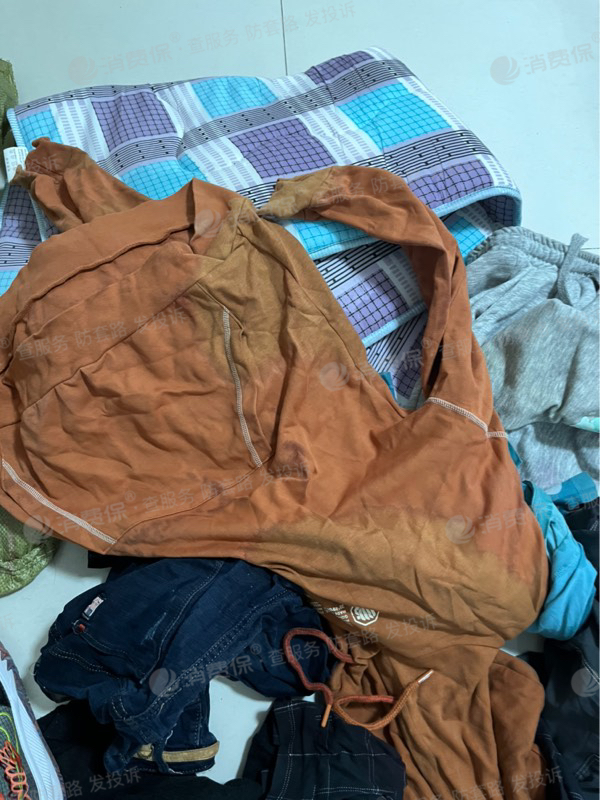 寄的京东快递衣物被污染损失严重迟迟不给赔偿欺消费者