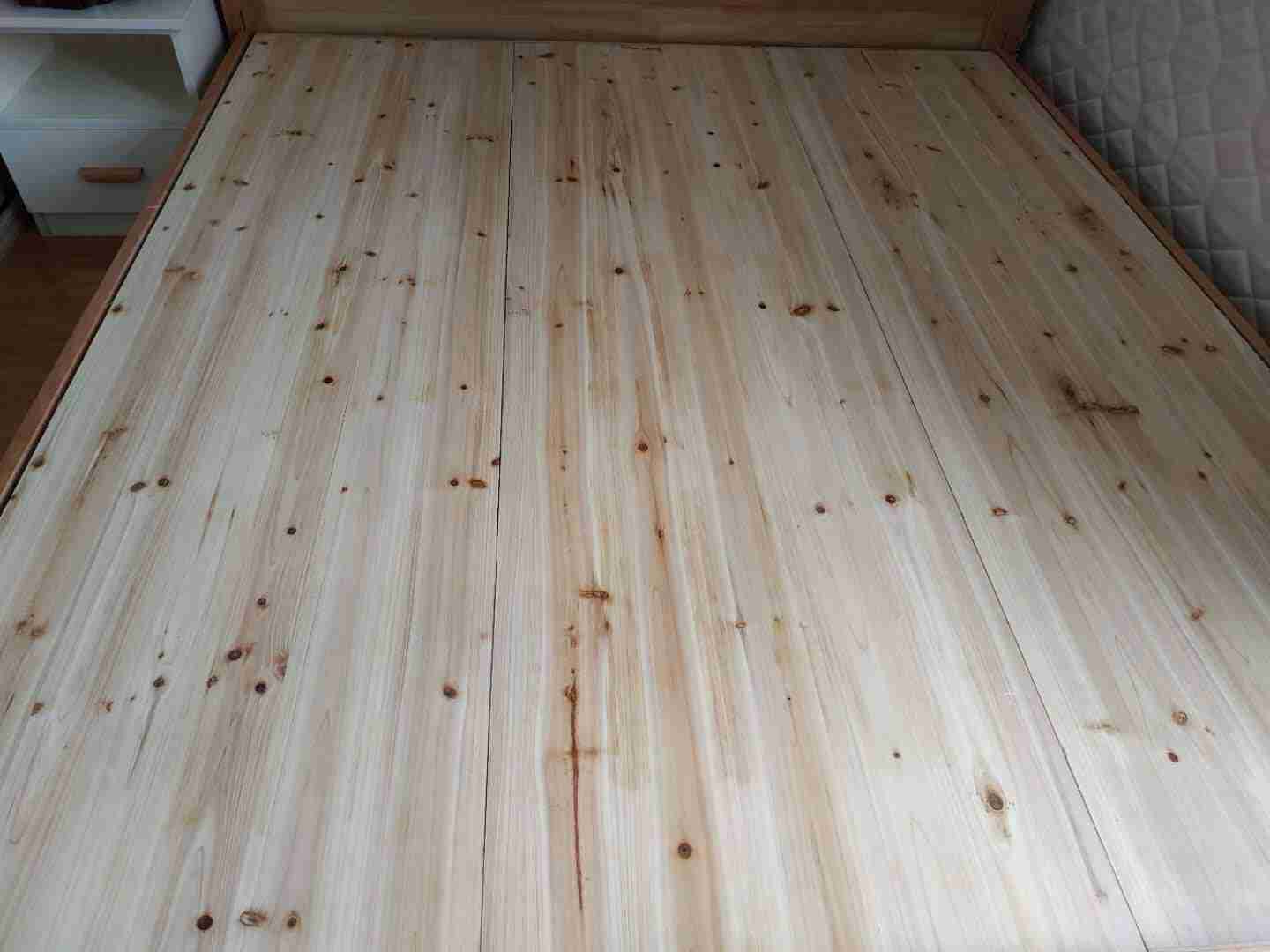 联乐集团的床板上有明显多于正常范围的结巴商家不予更换