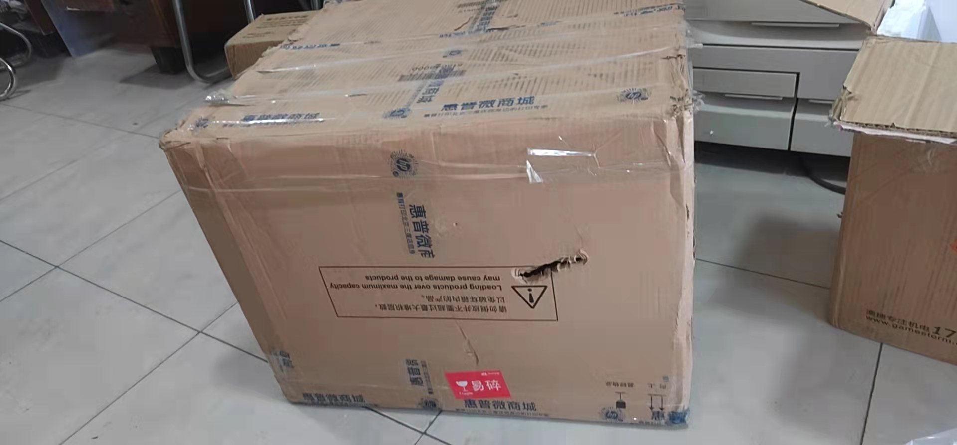 暴力运输导致外包装破损物品损毁严重