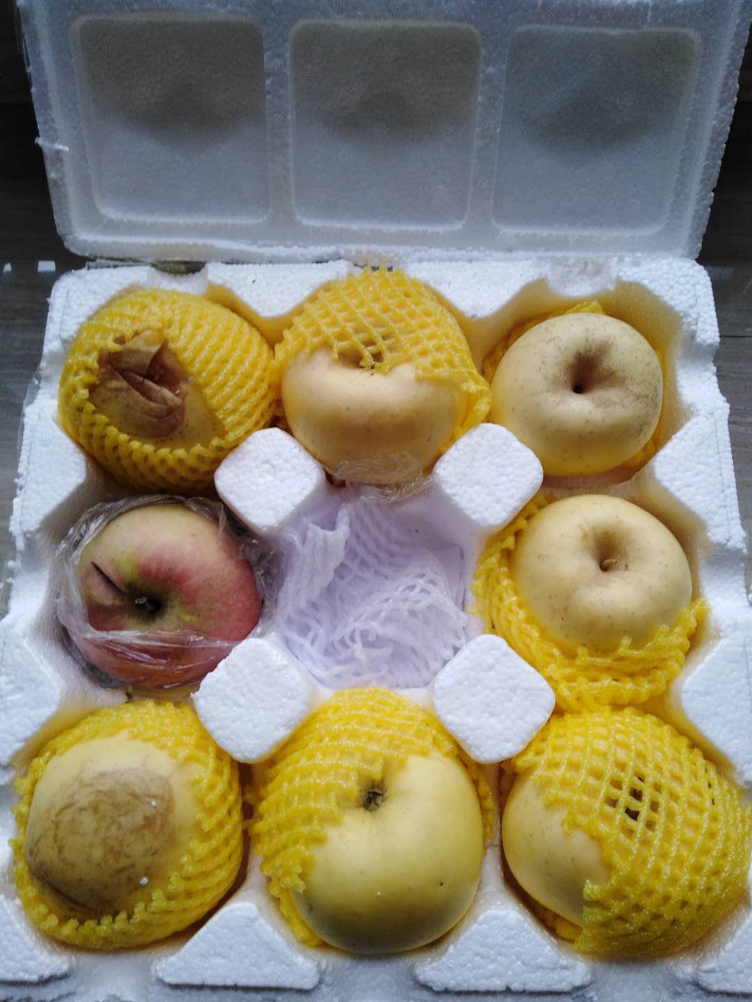 邮政快递把客户收到苹果后苹果发生损坏