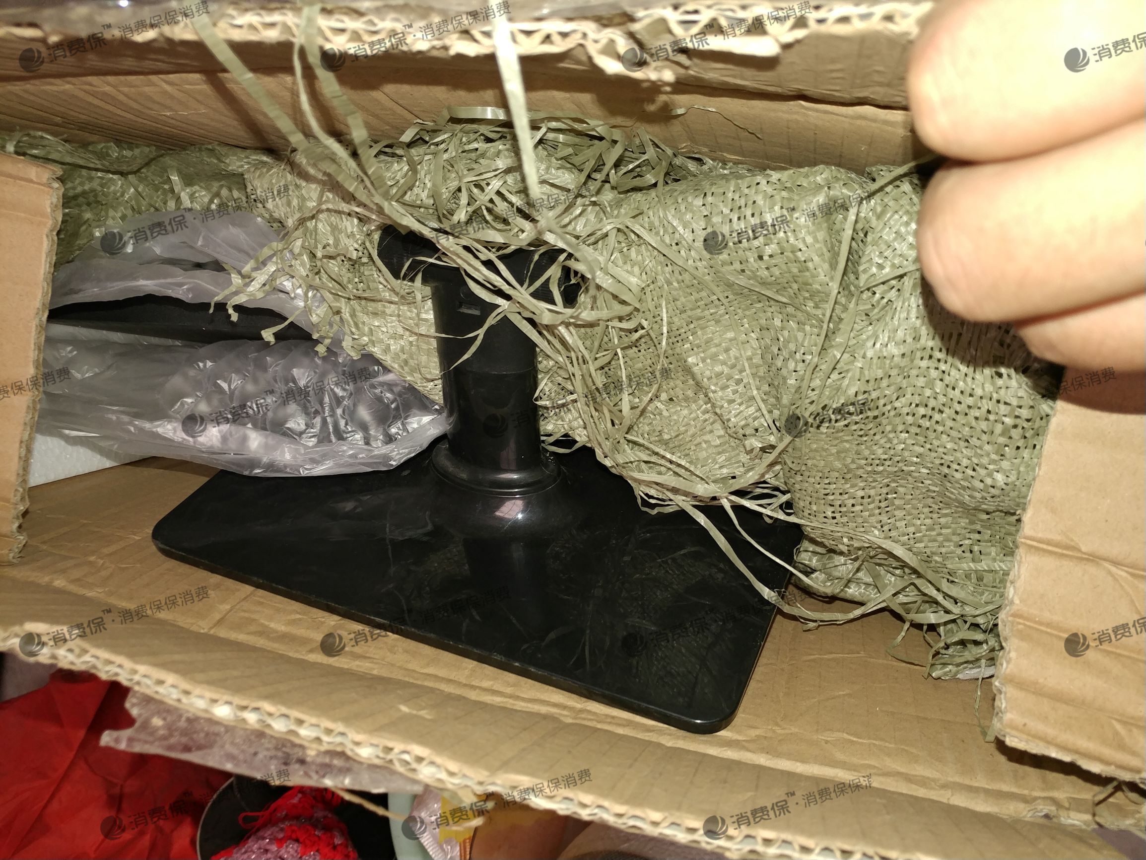 在闲鱼购买电脑一套申通延迟发货未做有效保护导致电脑主机变形损坏