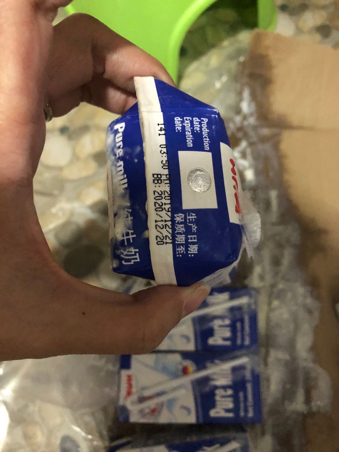 天猫甘蒂牧场旗舰店发胀包牛奶