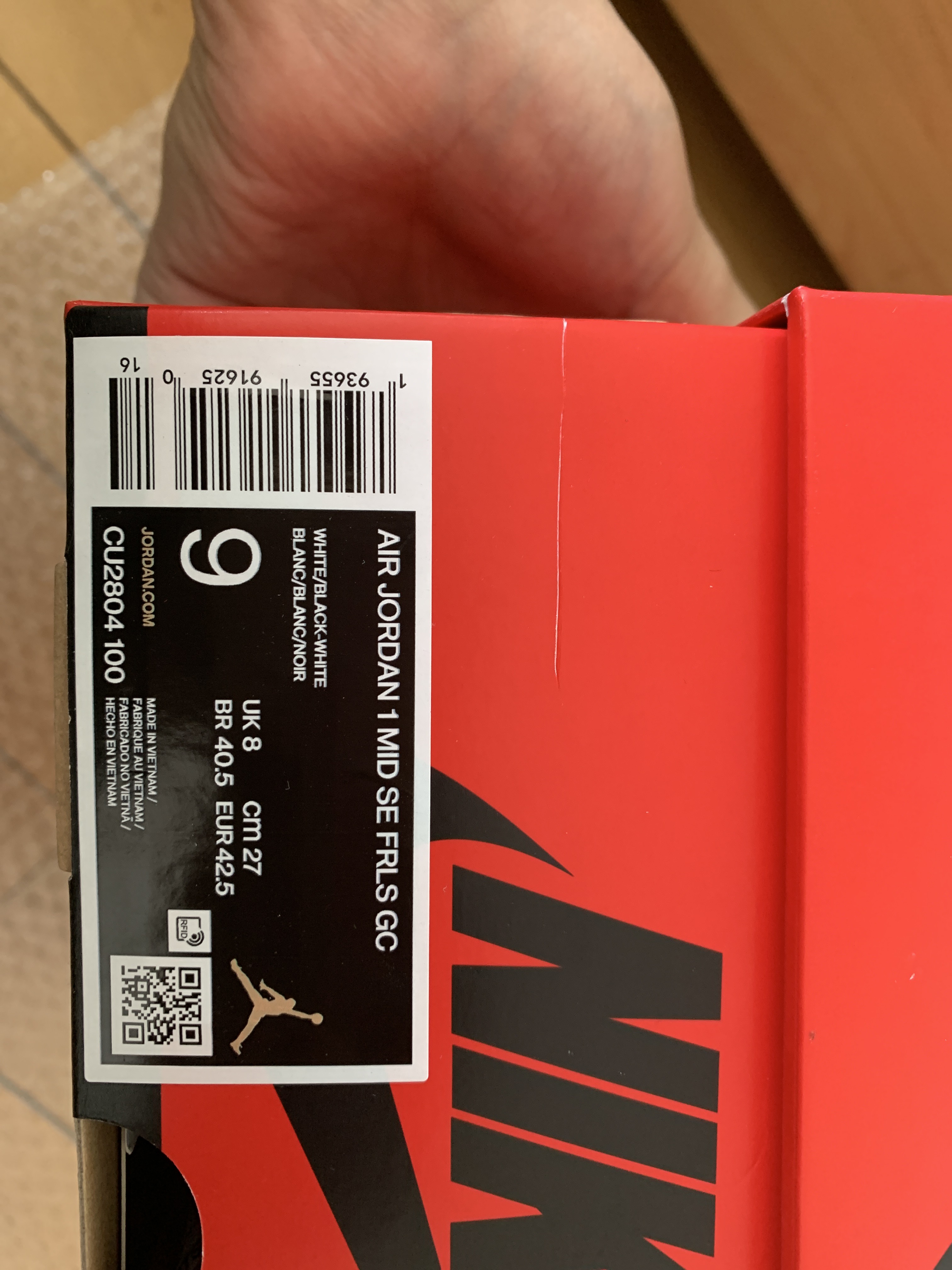 在nice平台的速达上将寄存的全新无暇球鞋召回,鞋盒却有明显,验证的