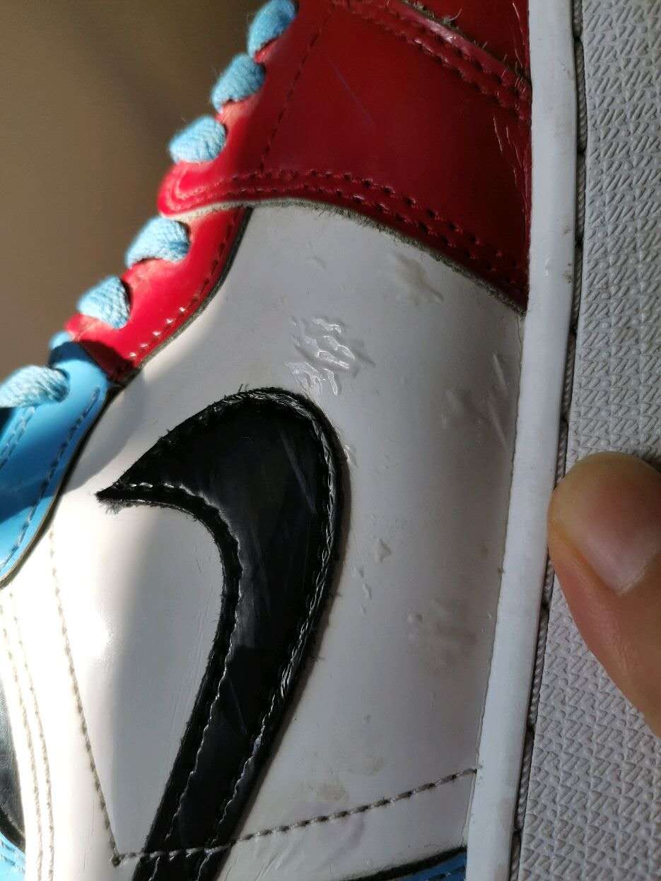 在毒得物app上买鞋出现质量问题不给退货