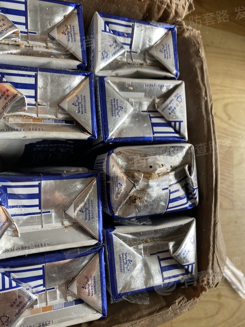 在天猫超市买的光明优加牛奶已经发霉变质并且生蛆