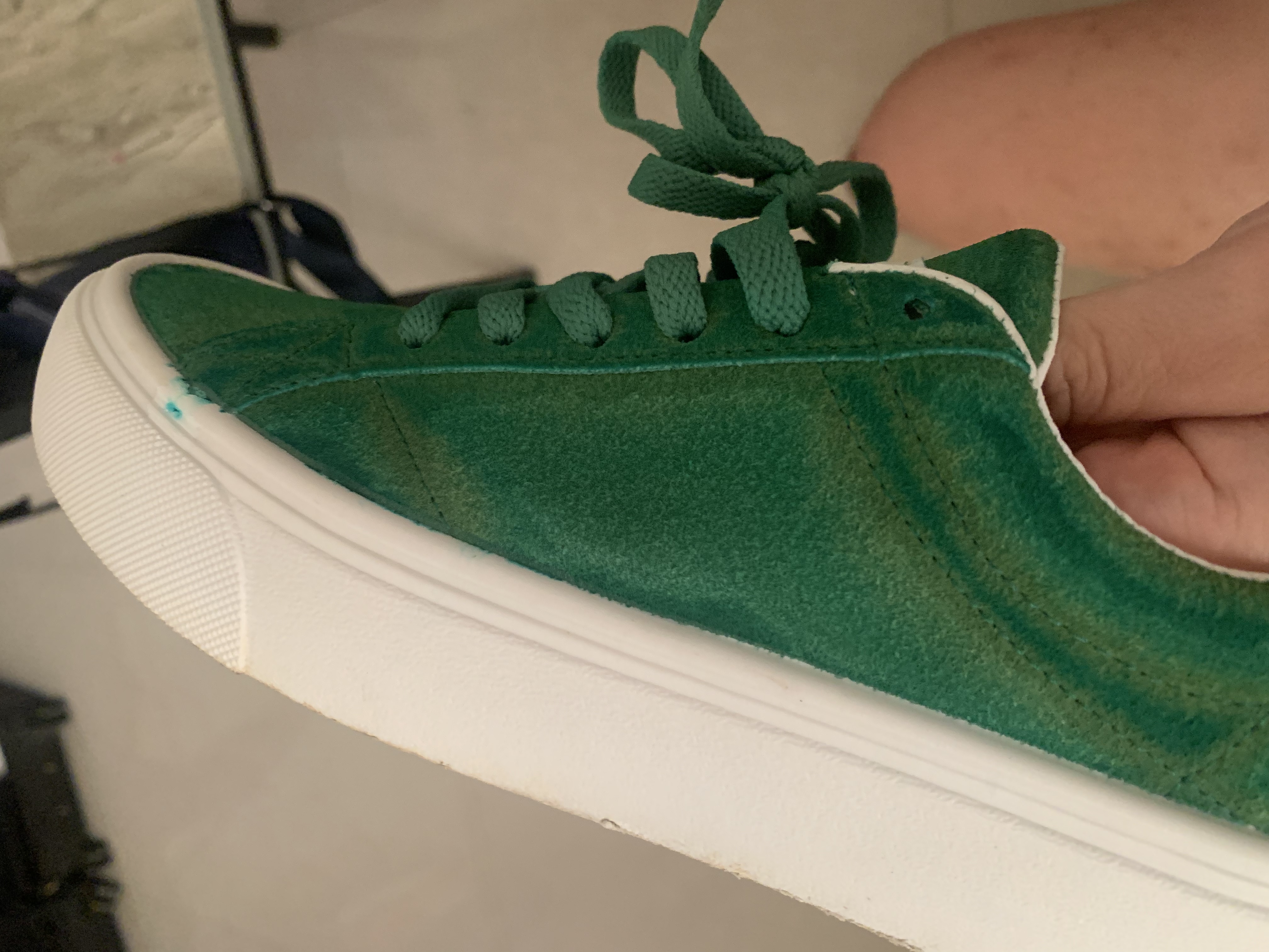 拼多多平台品啄女鞋专营店鞋子掉色