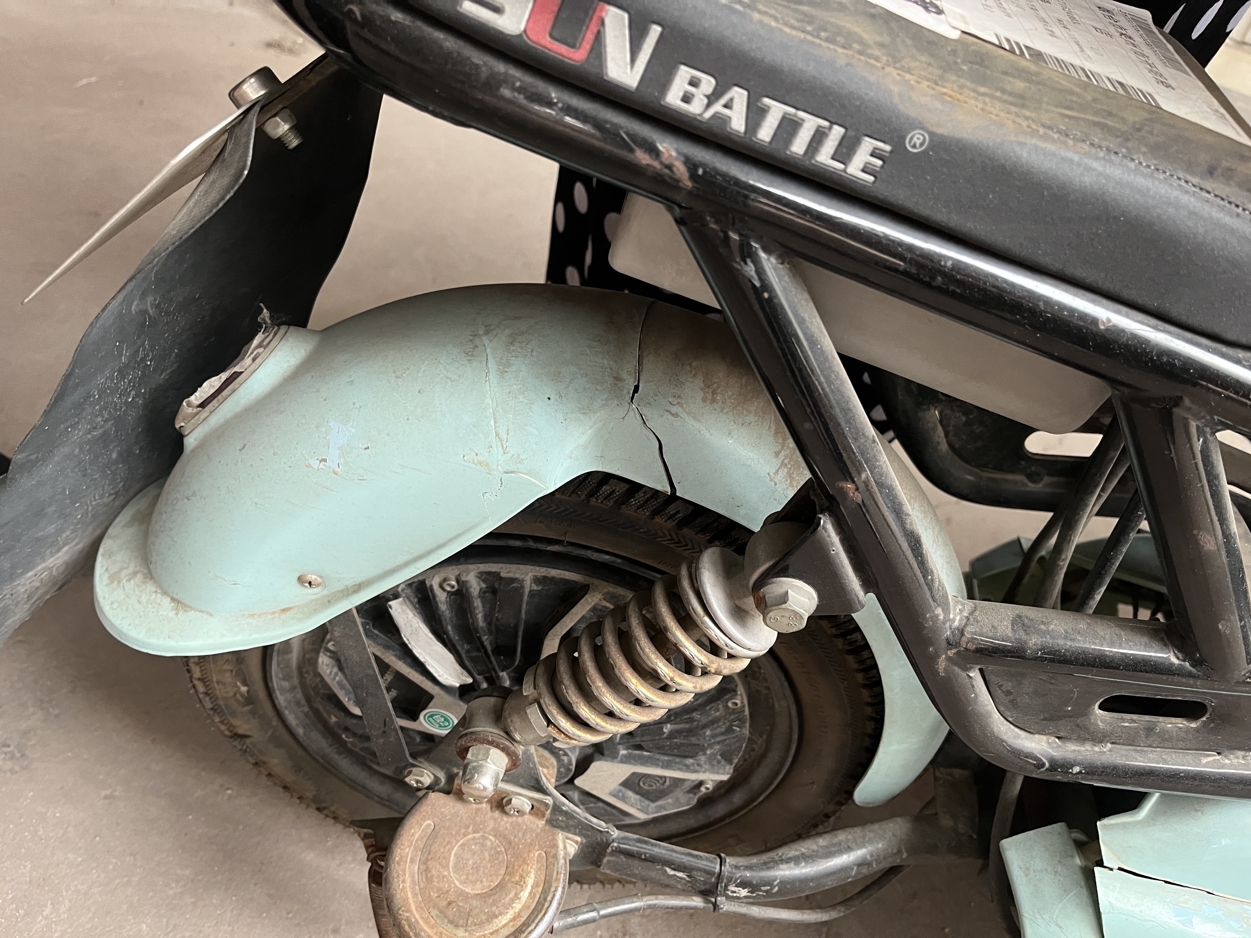 佳怡物流邮寄电动车出现多处破损