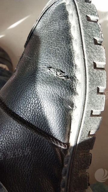 鞋子穿了10个晚上掉皮了商家不处理