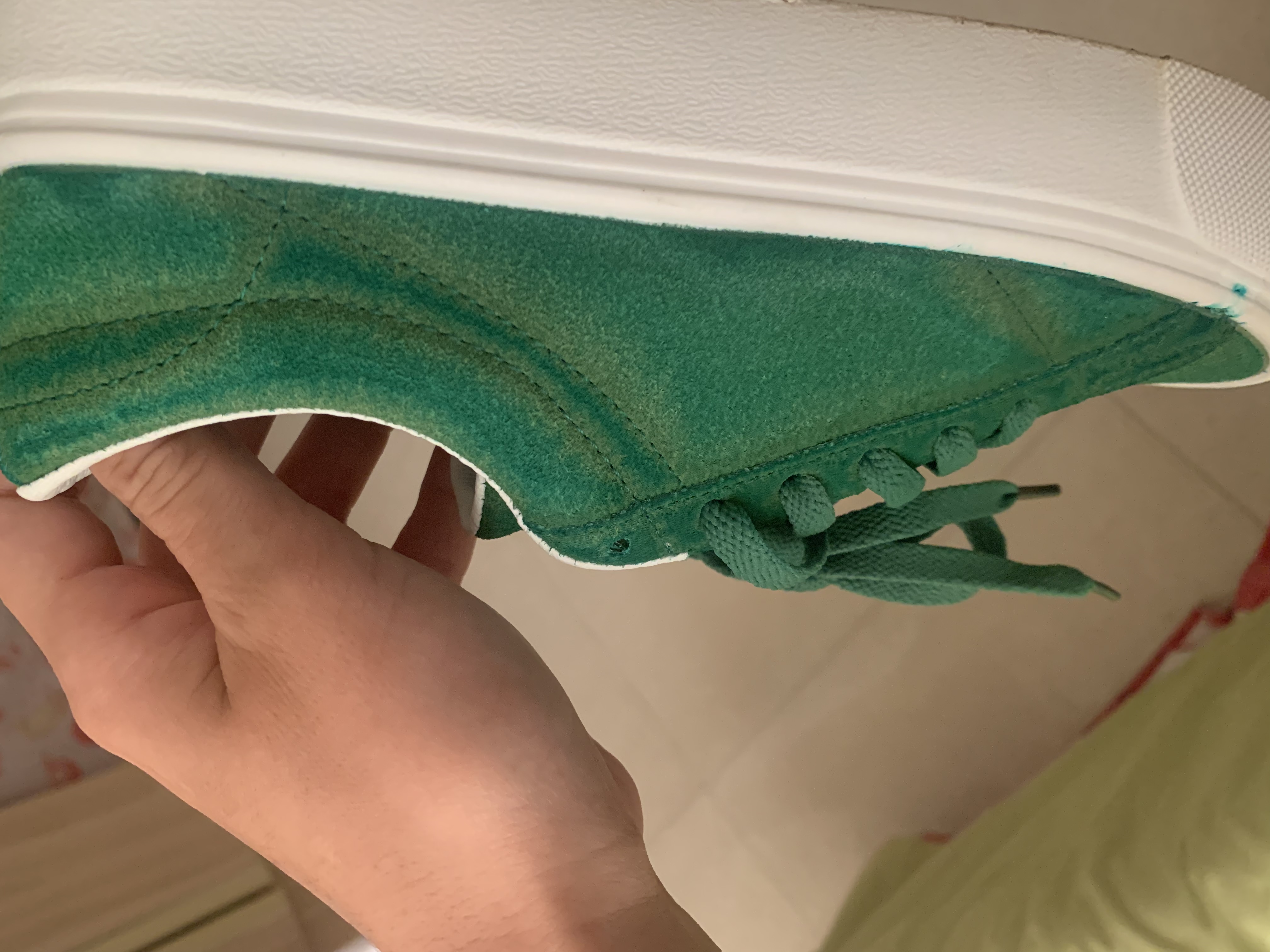 拼多多平台品啄女鞋专营店鞋子掉色