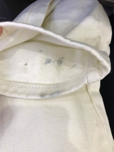 在淘宝买的裤子白色的有明显的脏像是二次销售给我