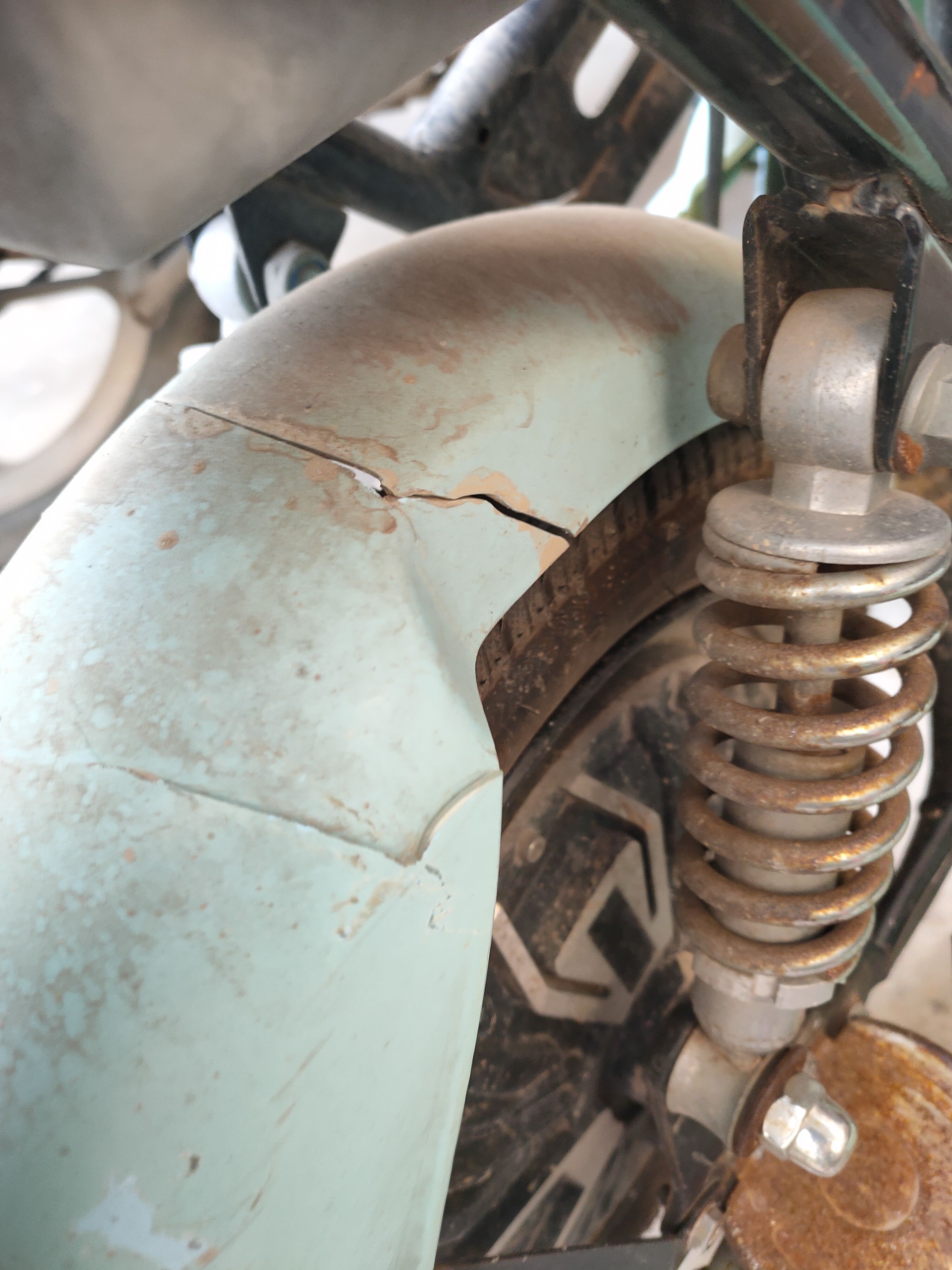 佳怡物流邮寄电动车出现多处破损