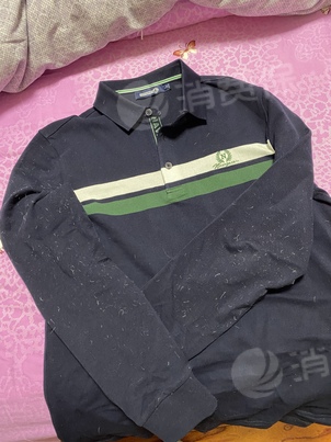 暇步士羽绒服穿了两次严重掉毛