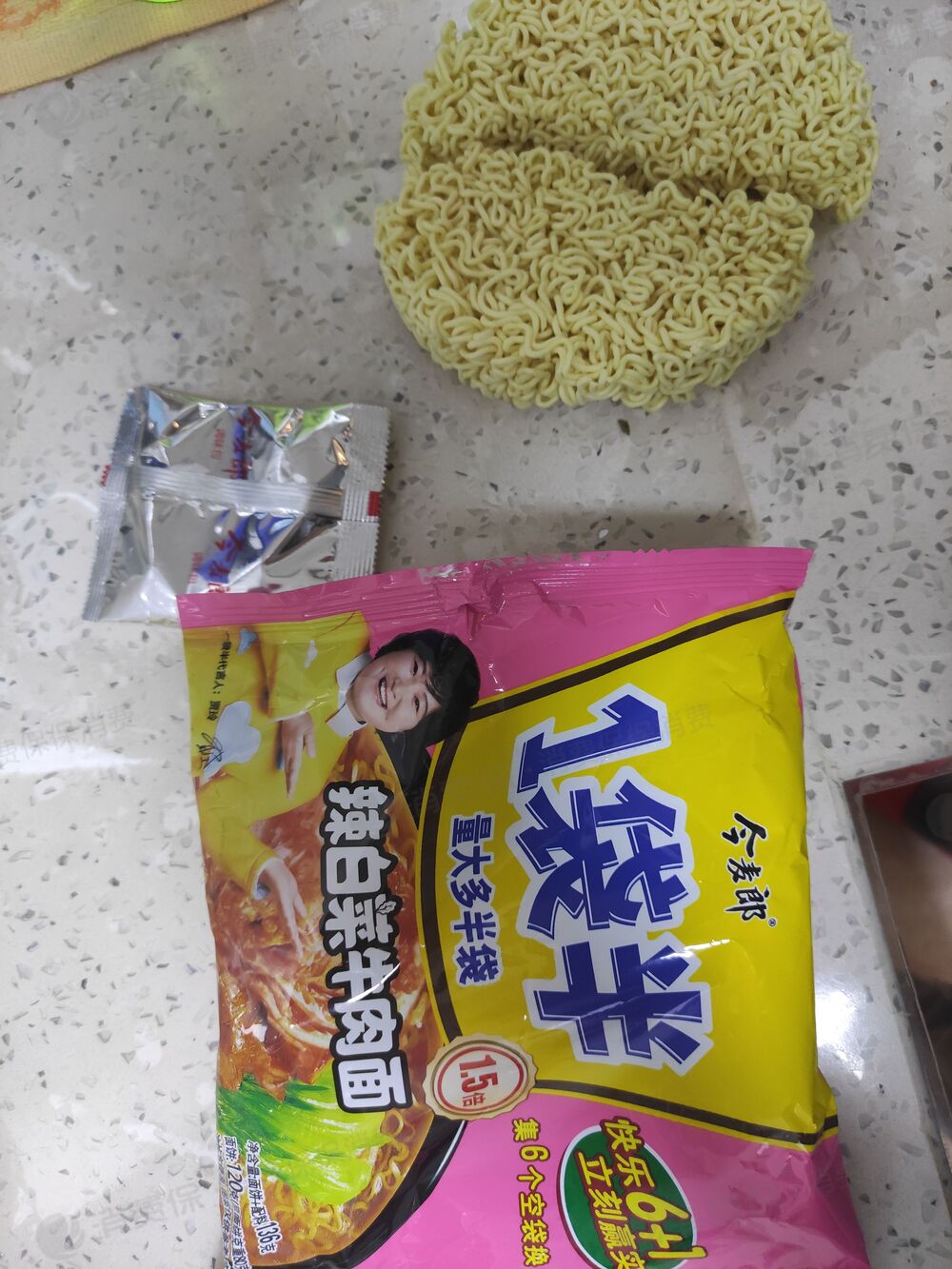 投訴今麥郎一袋半方便麵袋袋缺少配料包影響生意