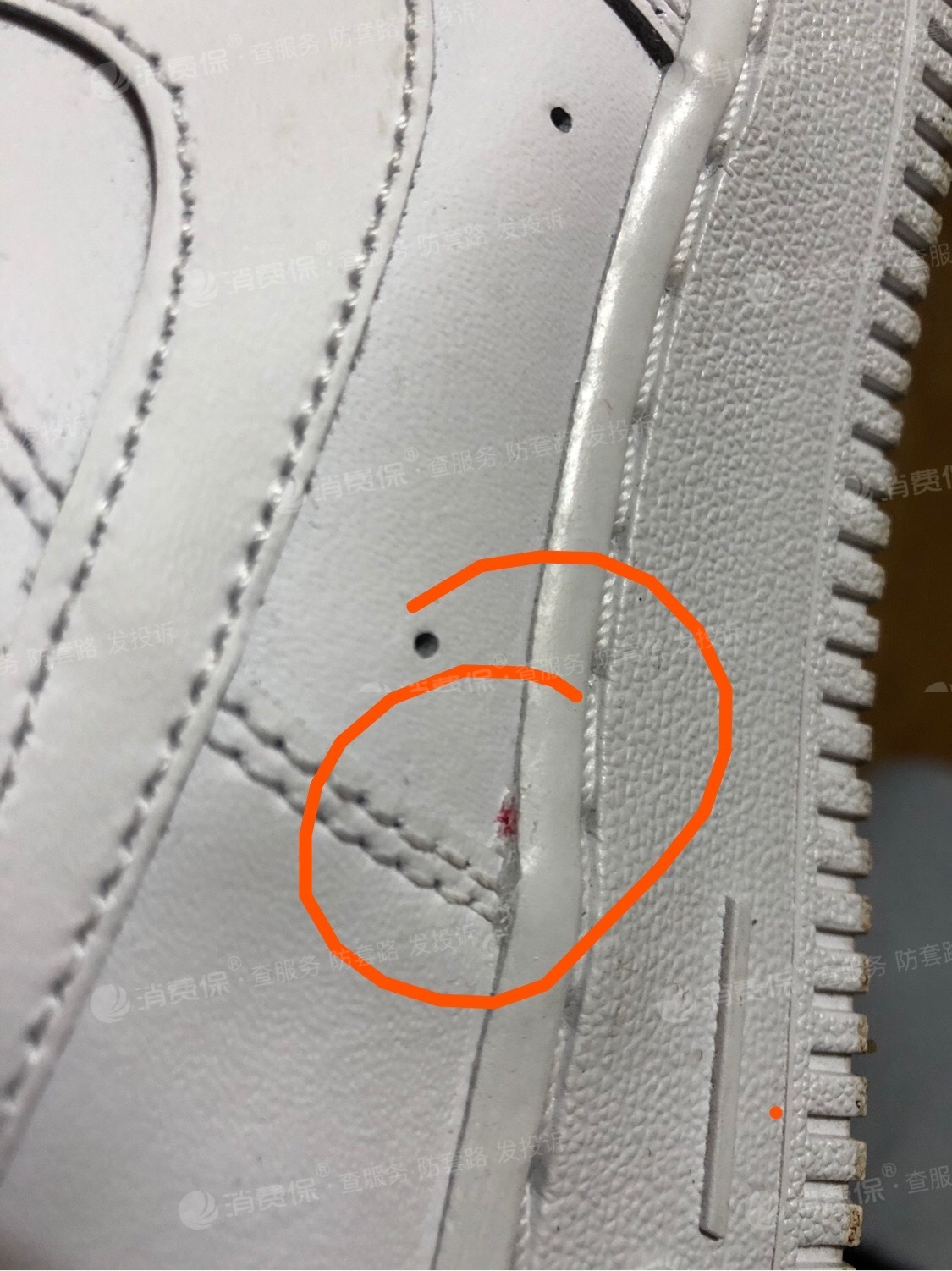 淘宝卖鞋网店鞋子溢胶严重明显次品白鞋子冒出红色线线头处理不干净