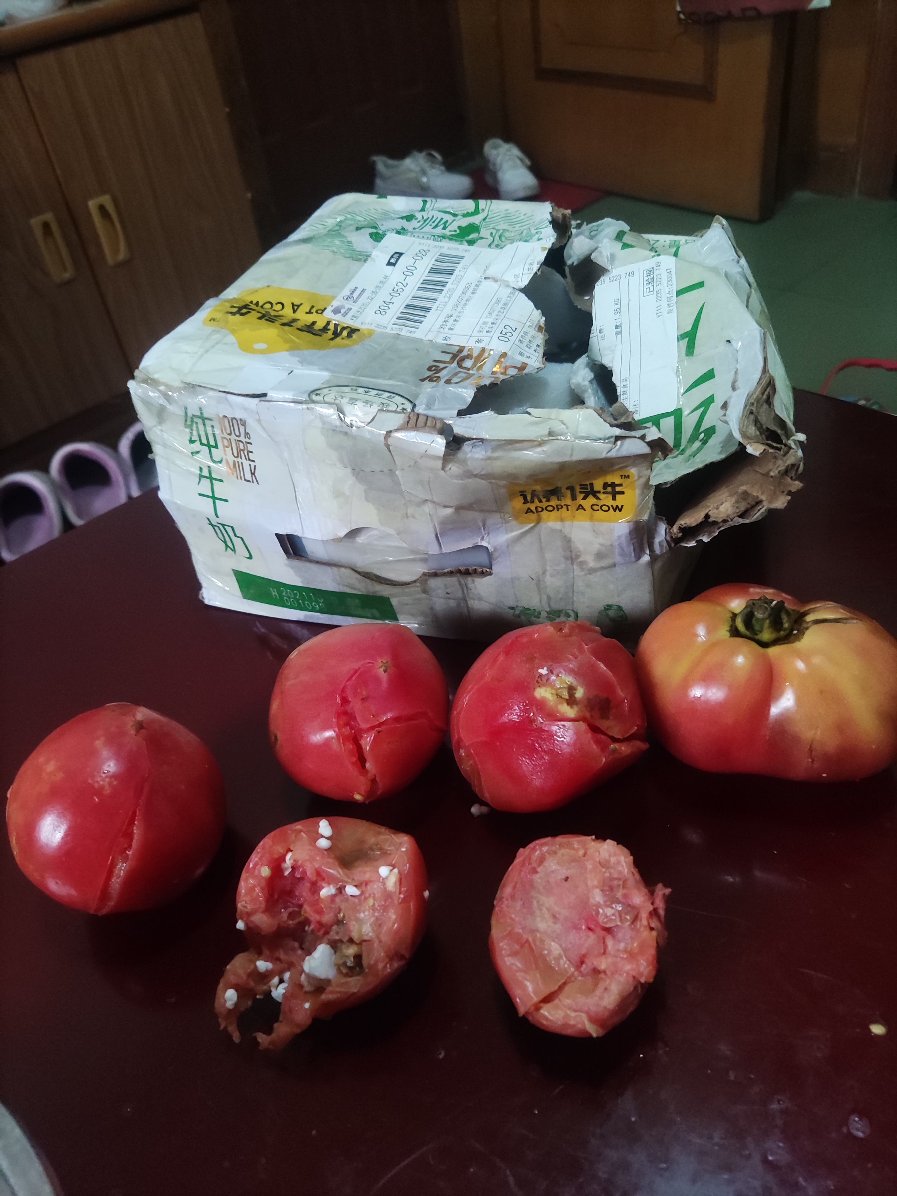 圆通暴力投送致使西红柿摔坏或压坏