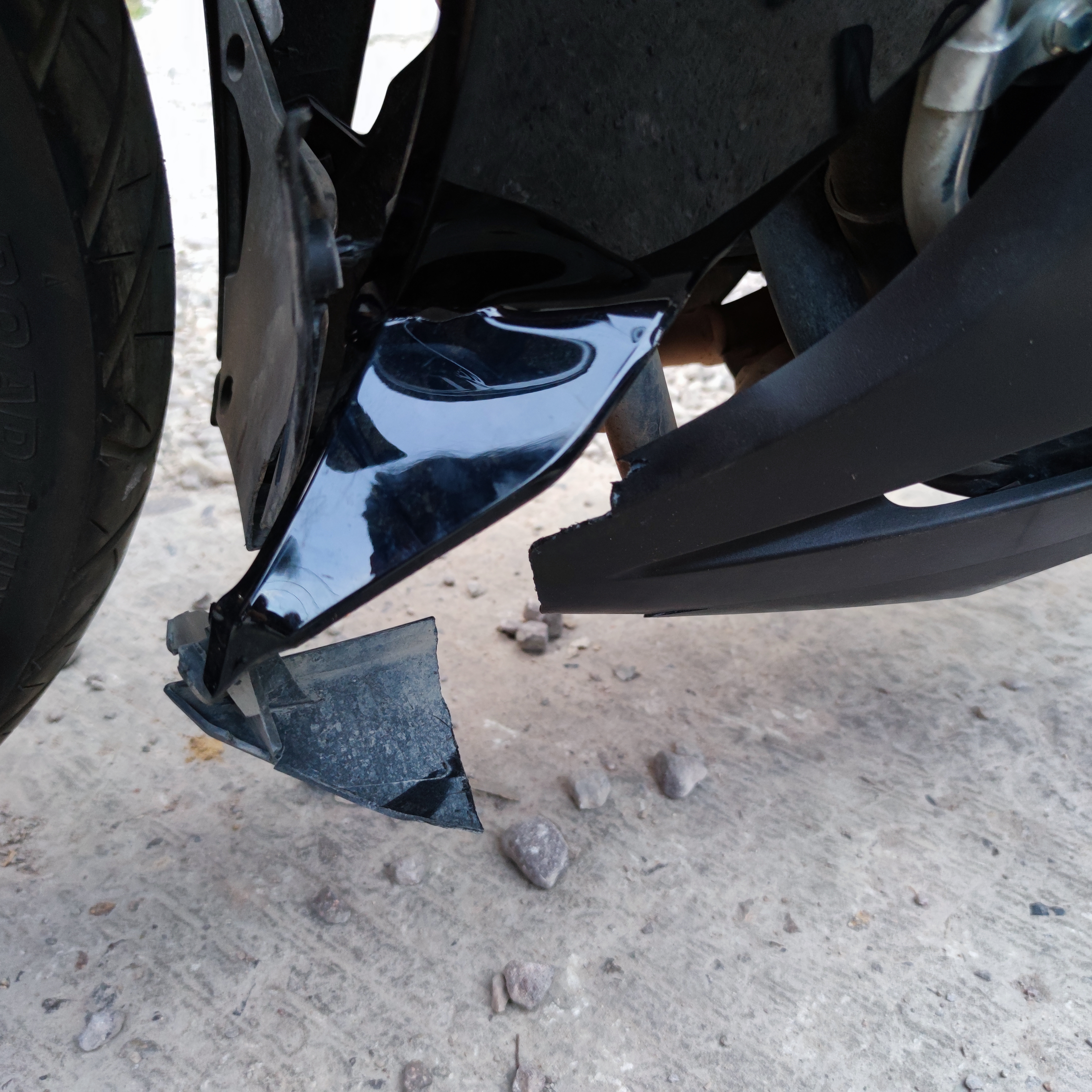 摩托车损坏侧板