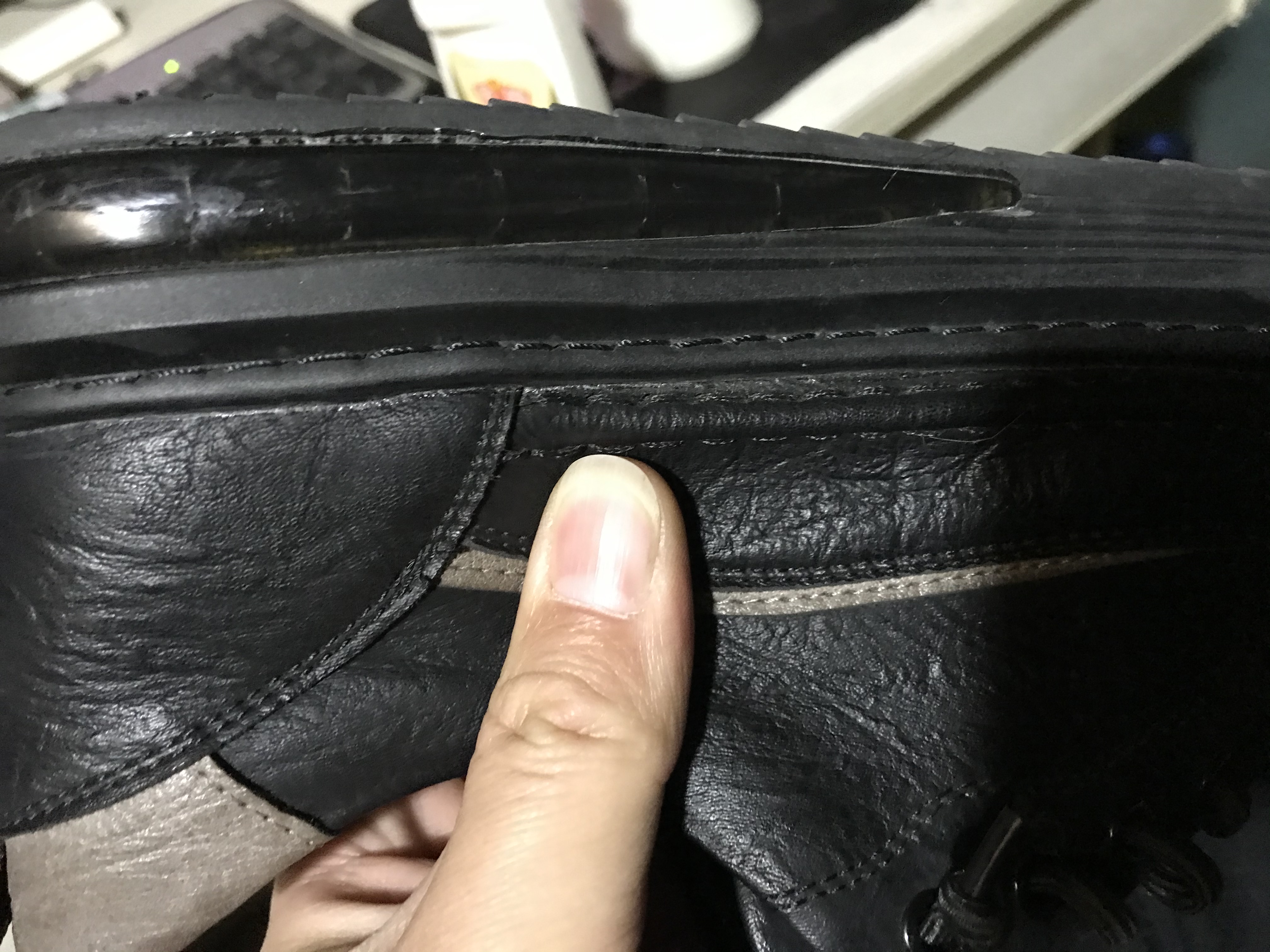 1568万人投诉处理详情李某某2022-03-17 21:36:15鞋子开胶,商家一