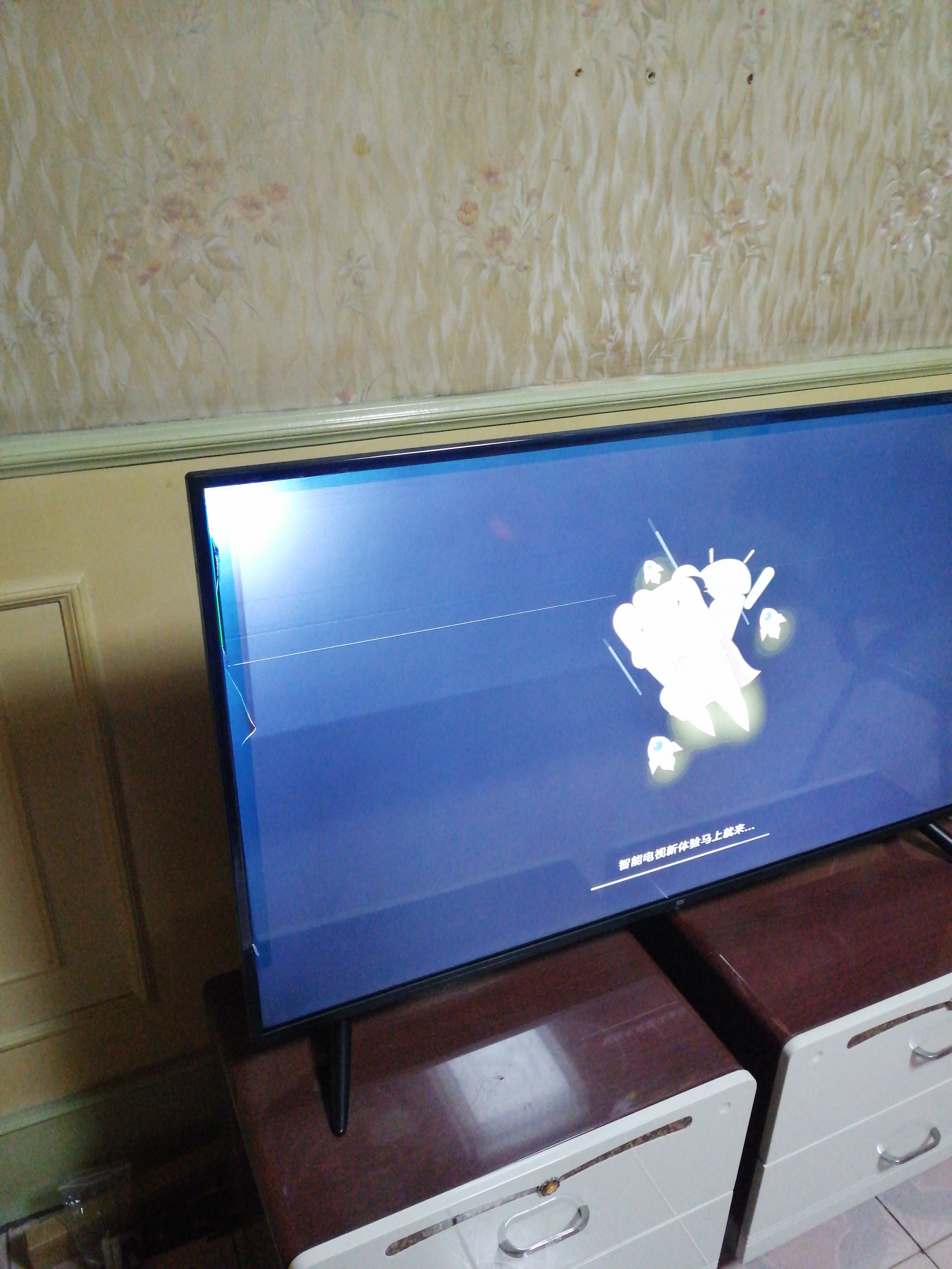 在苏宁易购购买的小米4a50寸电视机内屏破裂,与苏宁易购客服联系后,没