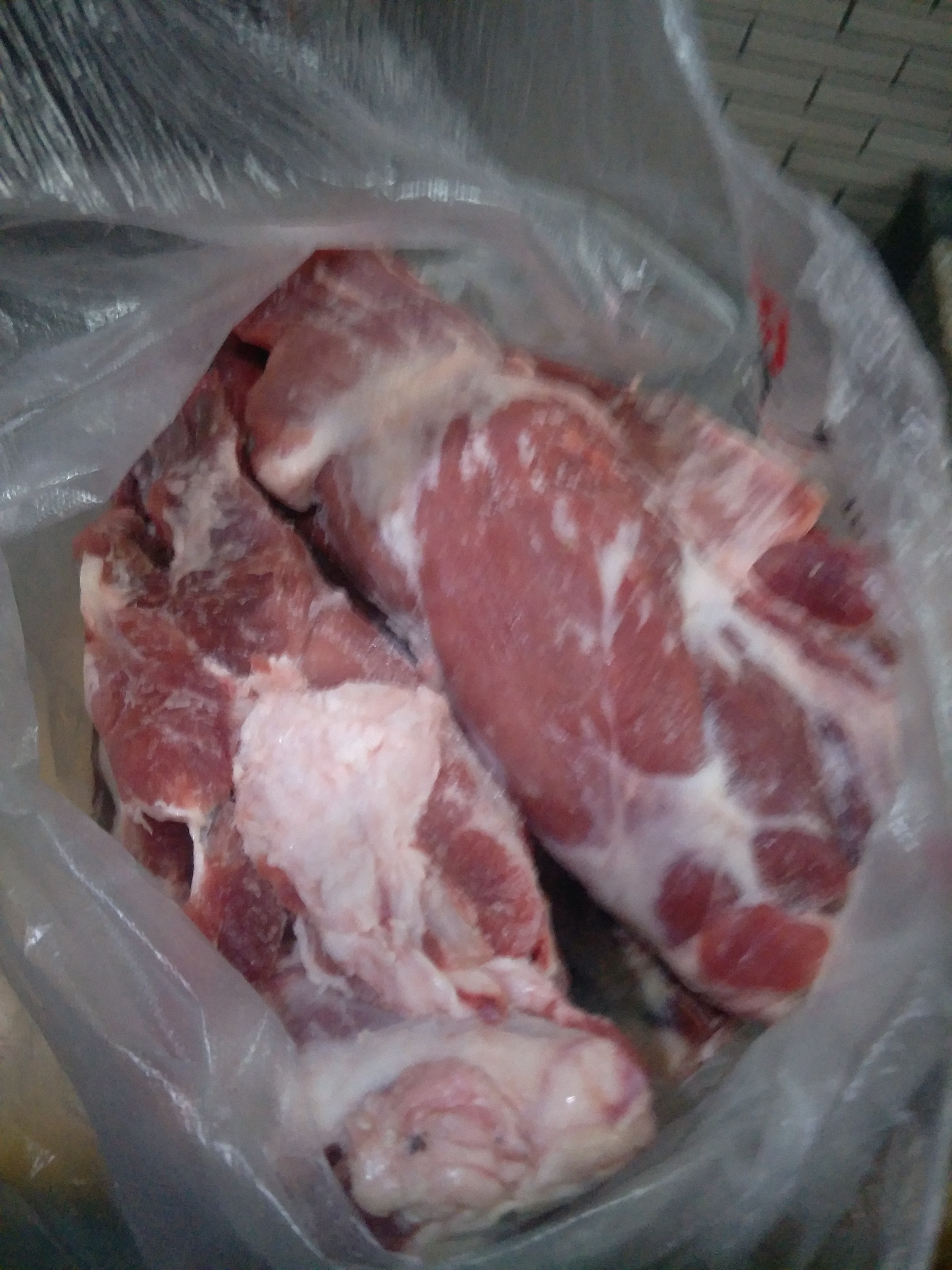 肉,收到货后缺斤少两不说,挂羊头卖狗肉以猪腱子肉冒充牛腱子肉售卖