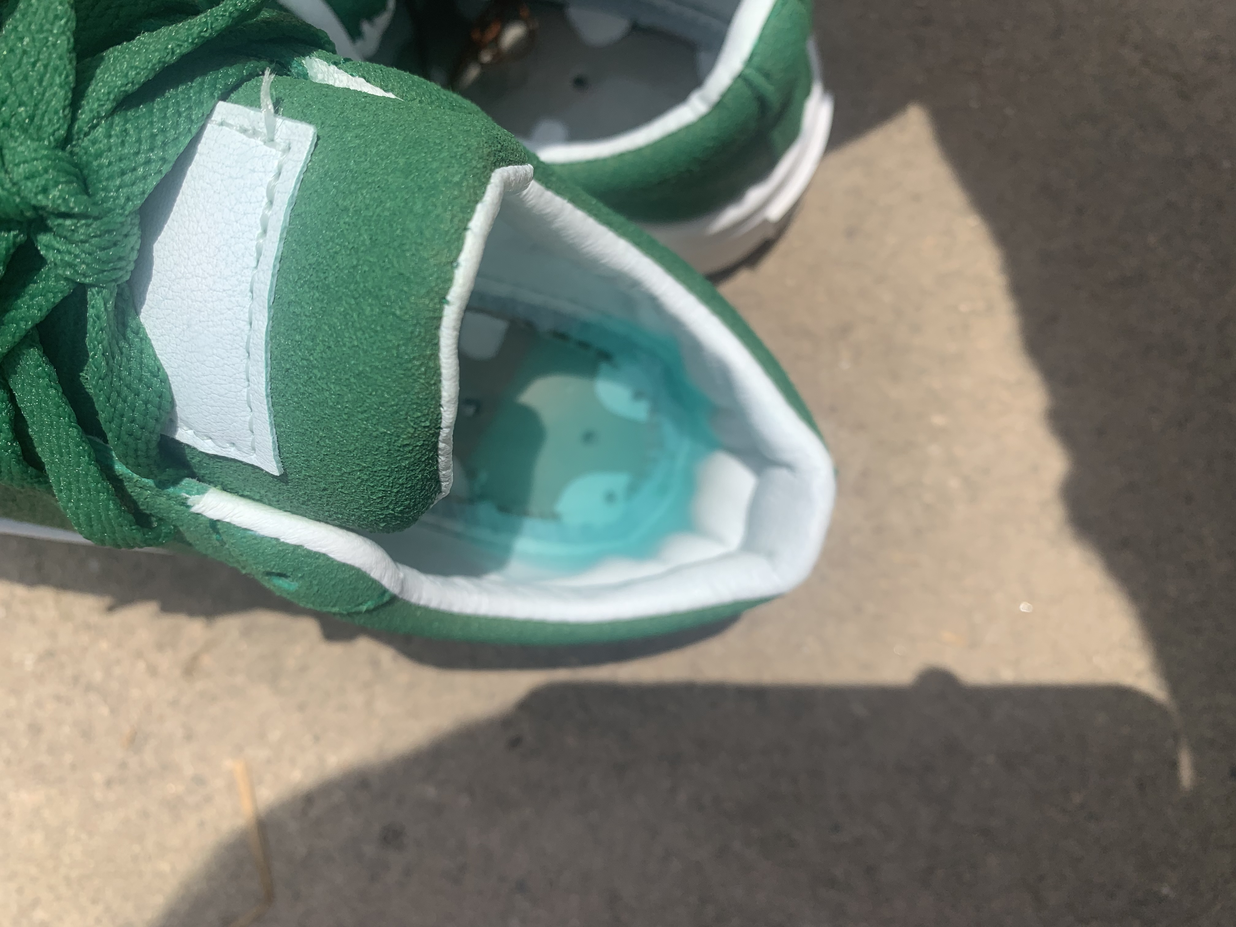 拼多多平台品啄女鞋专营店鞋子掉色