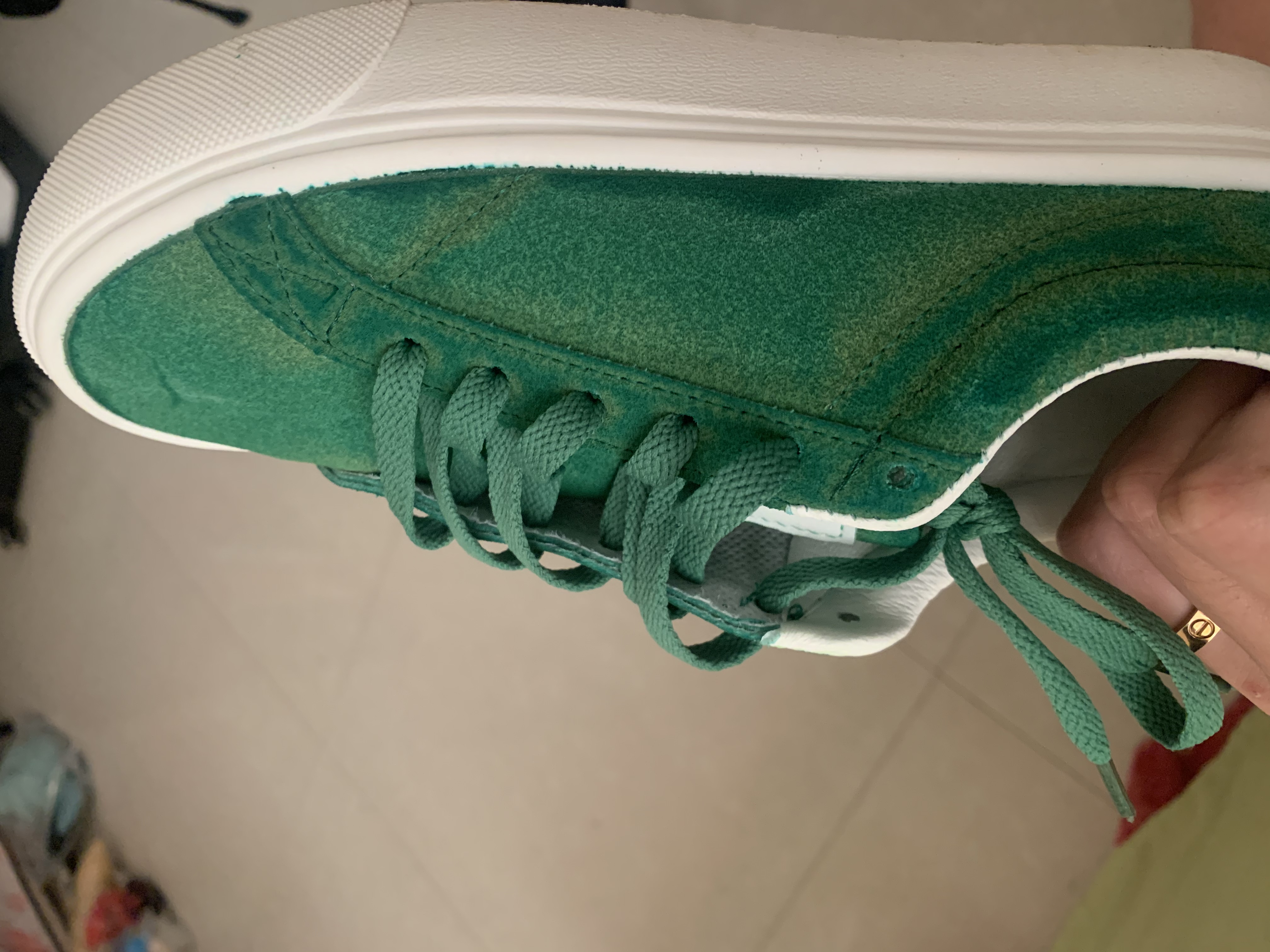 拼多多平台品啄女鞋专营店鞋子掉色