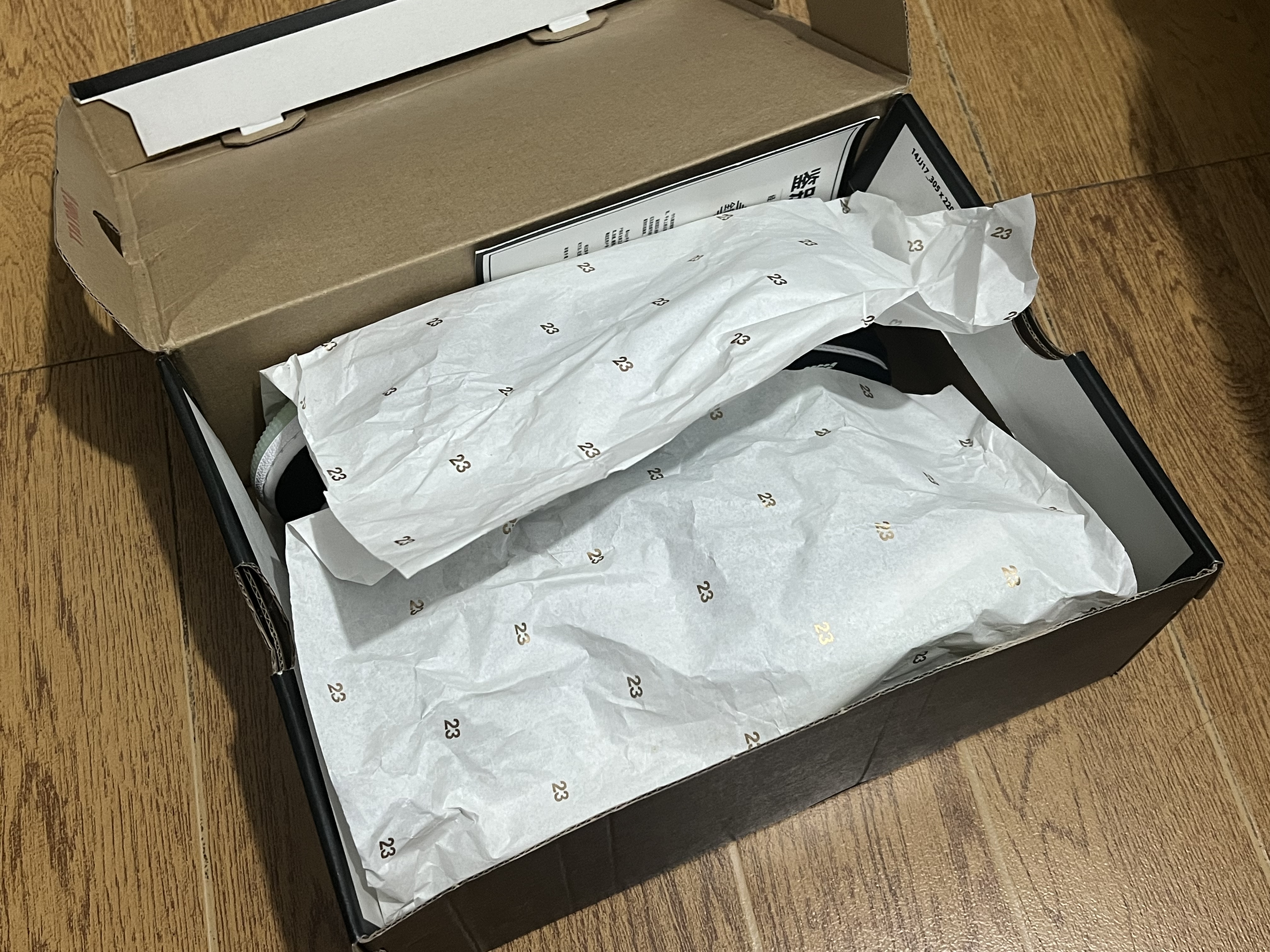 顺丰快递鞋盒破损只赔偿一百多块钱