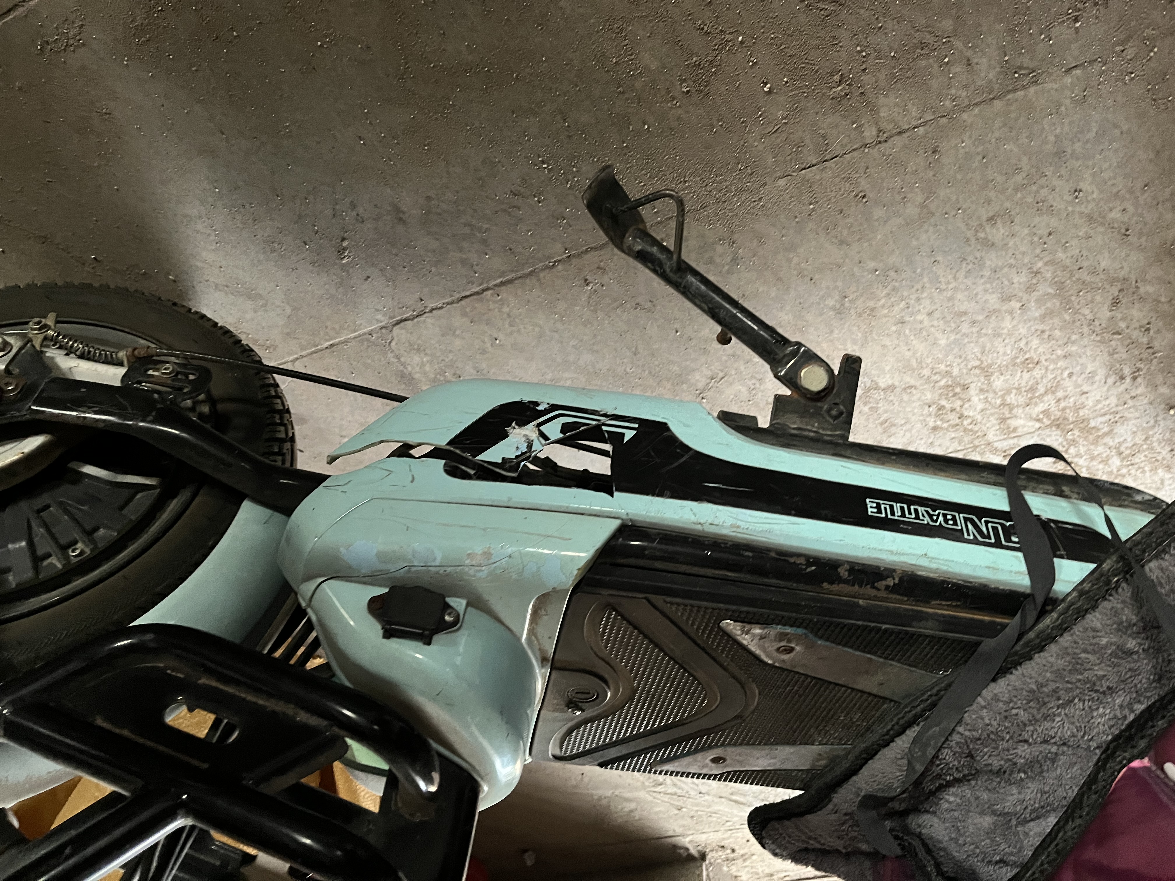 佳怡物流邮寄电动车出现多处破损