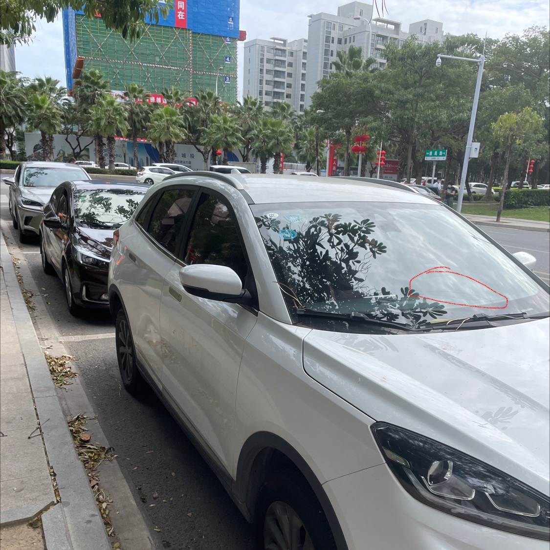 大雁出行租车本身前挡风玻璃破裂确推责是我们弄坏前挡风玻璃